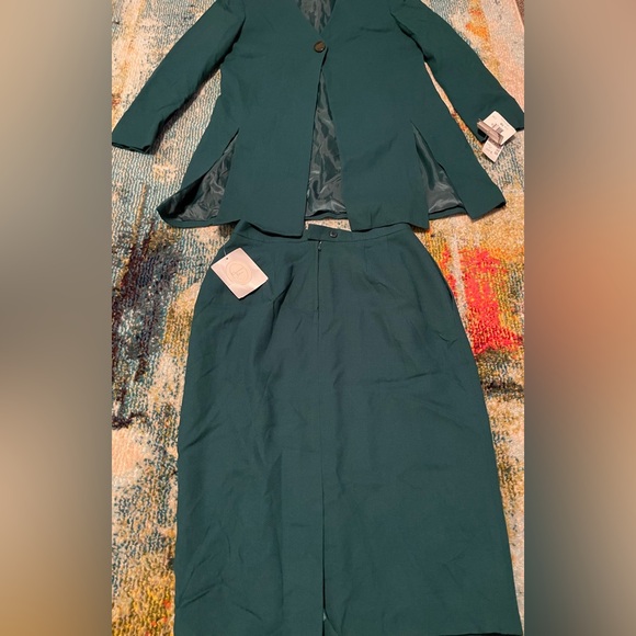 Dior Green Skirt Suit 100% Wool . Women’s Size 10 - Picture 2 of 16